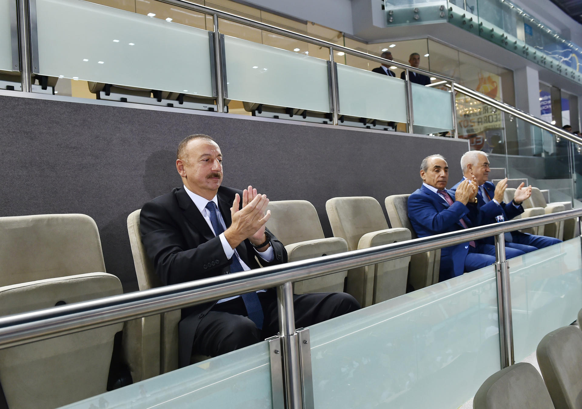 Prezident İlham Əliyev voleybol üzrə milli komandamızın oyununa baxıb (FOTO)