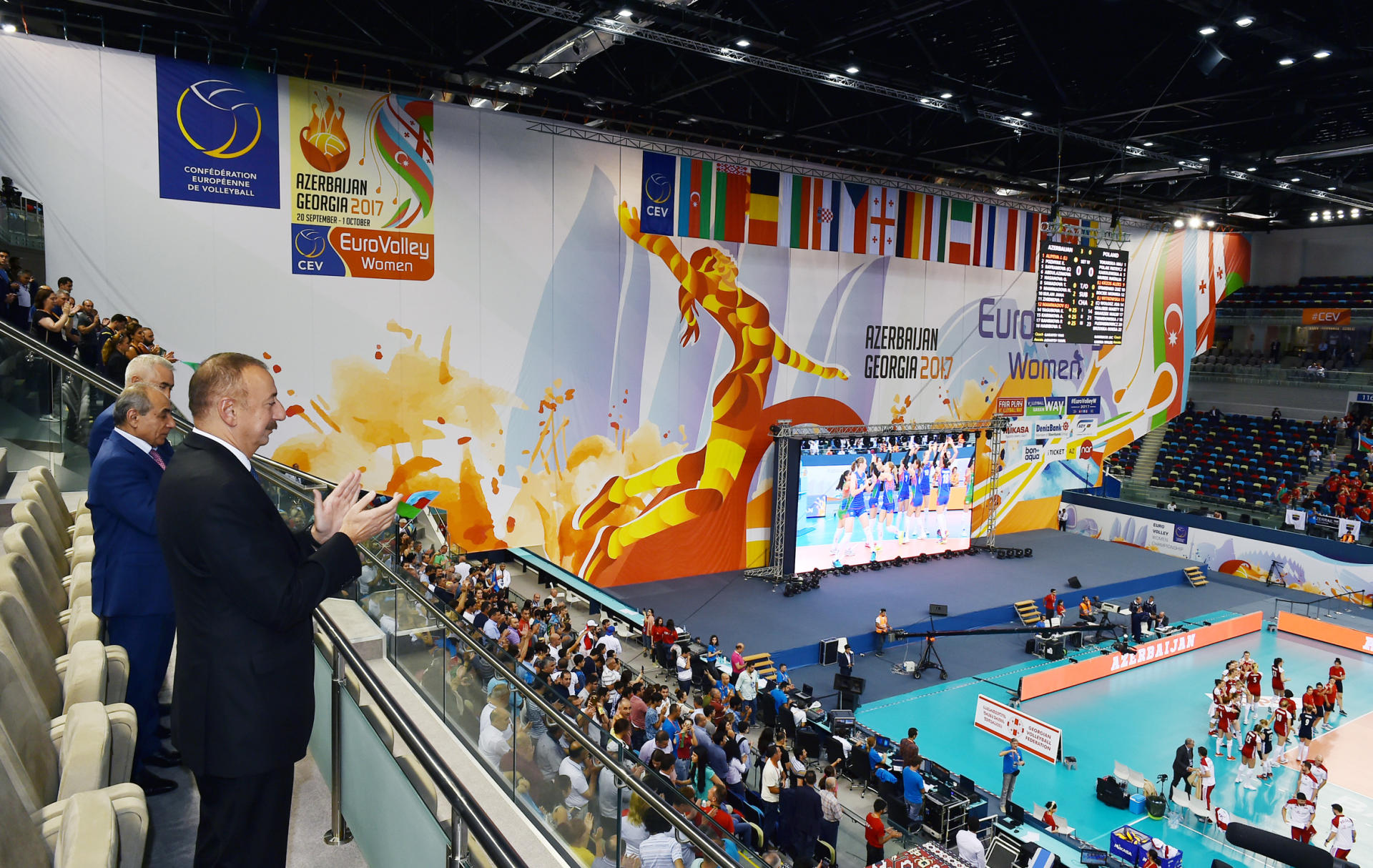 Prezident İlham Əliyev voleybol üzrə milli komandamızın oyununa baxıb (FOTO)