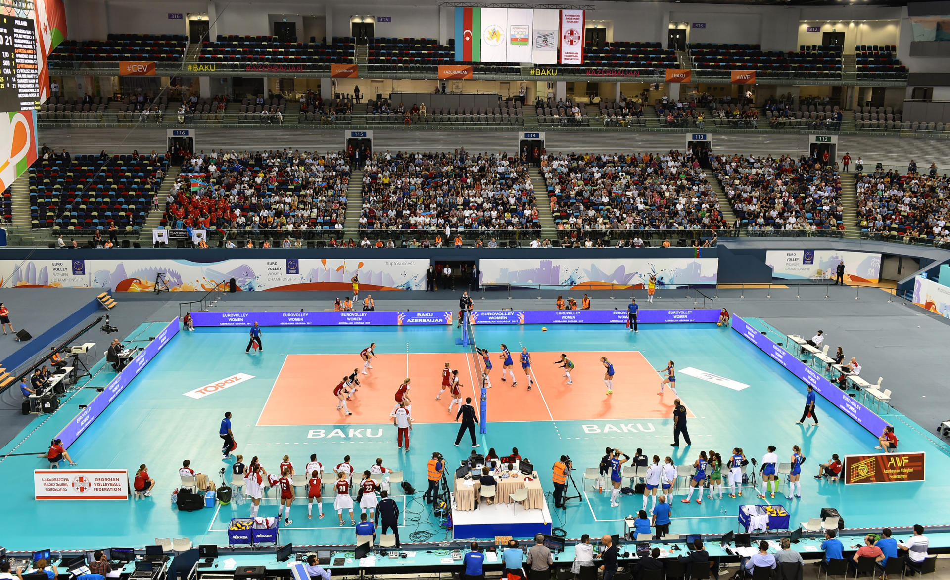 Prezident İlham Əliyev voleybol üzrə milli komandamızın oyununa baxıb (FOTO)