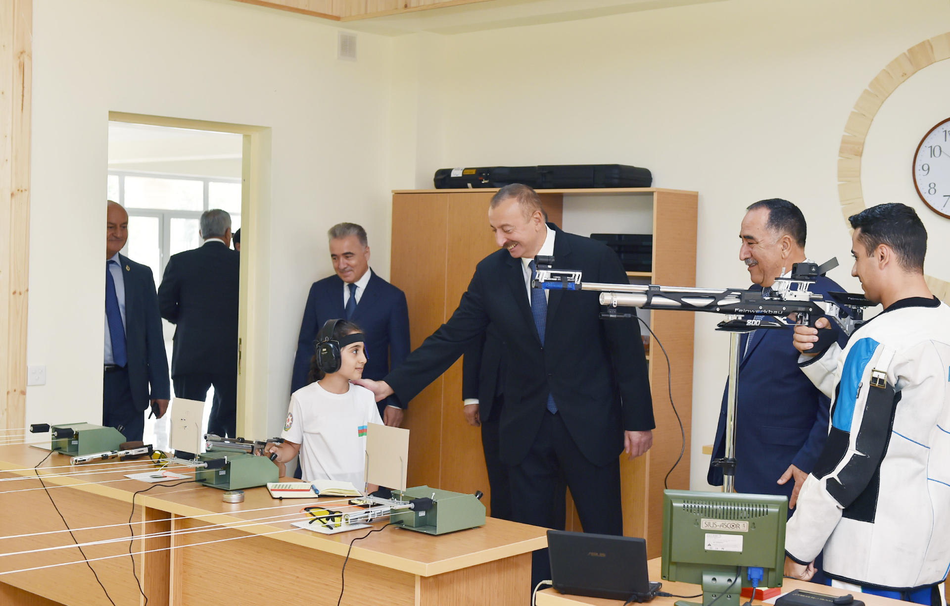 Prezident İlham Əliyev Salyan şəhər 2 saylı tam orta məktəbin yeni binasının açılışında iştirak edib (FOTO)