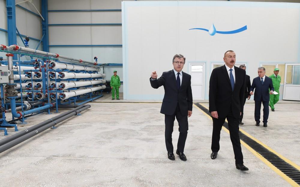 Prezident İlham Əliyev Salyanın Xıdırlı kəndində dəniz suyunun duzsuzlaşdırılması kompleksinin fəaliyyəti ilə tanış olub (FOTO)