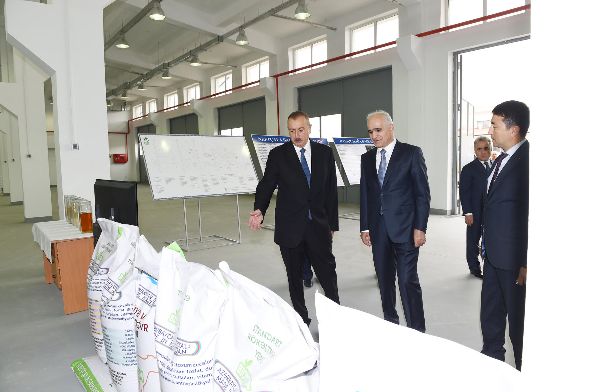 Prezident İlham Əliyev Neftçala Sənaye Məhəlləsinin açılışında iştirak edib (YENİLƏNİB) (FOTO)