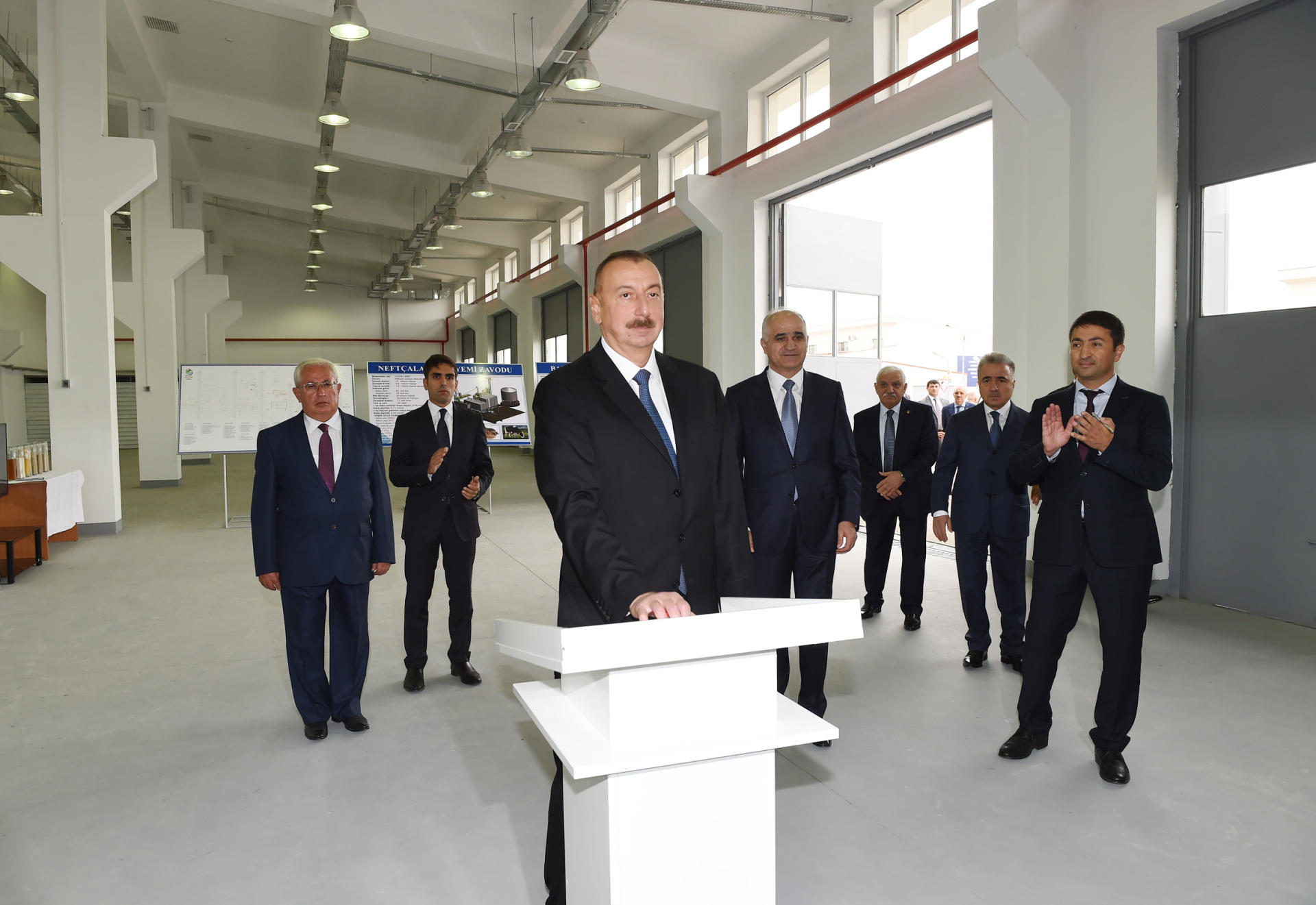 Prezident İlham Əliyev Neftçala Sənaye Məhəlləsinin açılışında iştirak edib (YENİLƏNİB) (FOTO)