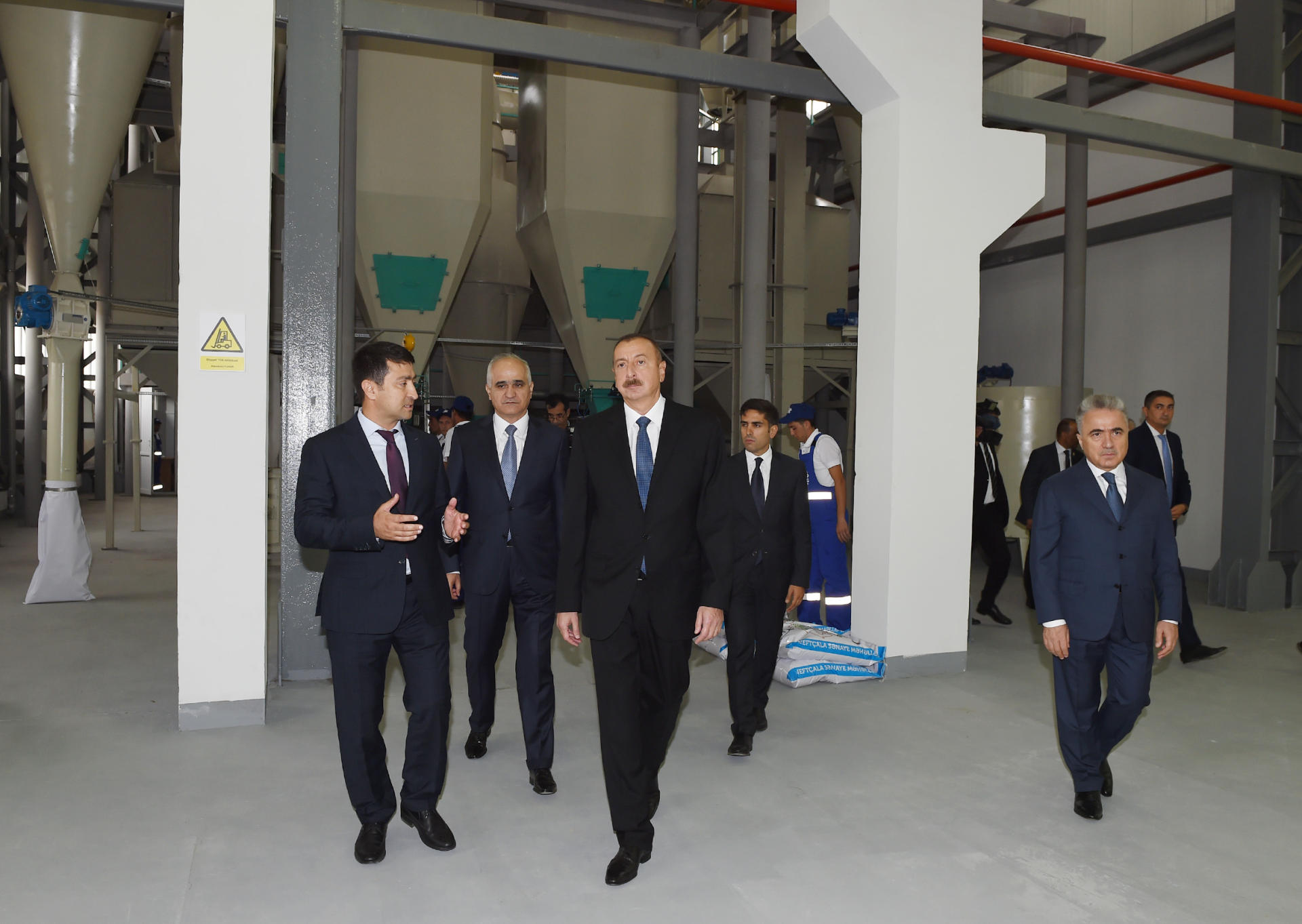 Prezident İlham Əliyev Neftçala Sənaye Məhəlləsinin açılışında iştirak edib (YENİLƏNİB) (FOTO)