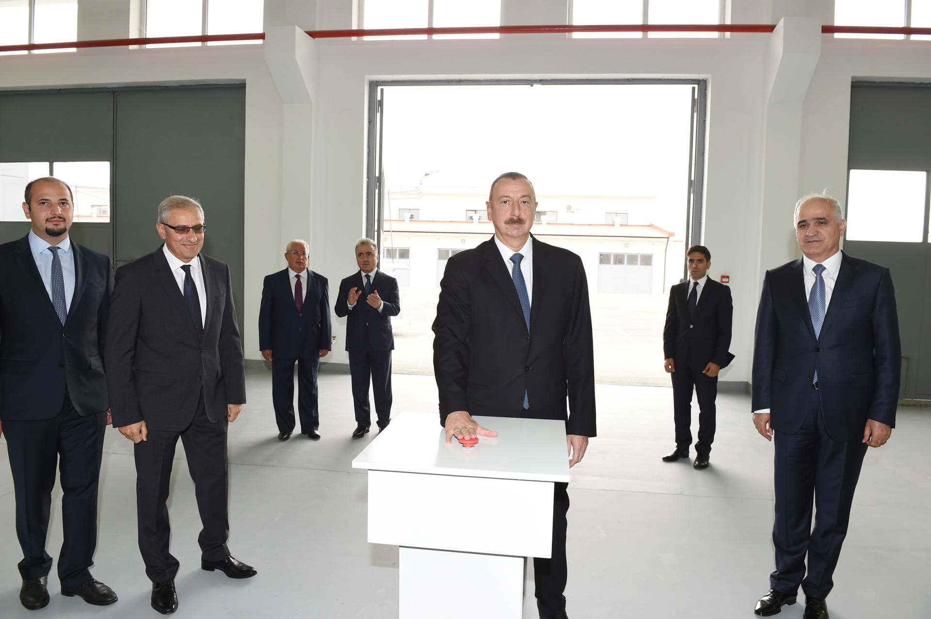 Prezident İlham Əliyev Neftçala Sənaye Məhəlləsinin açılışında iştirak edib (YENİLƏNİB) (FOTO)