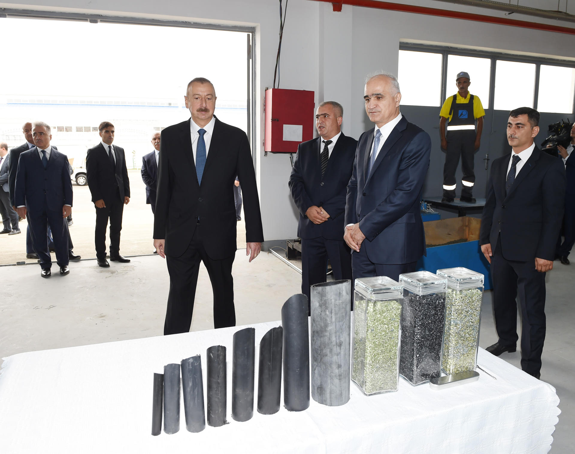 Prezident İlham Əliyev Neftçala Sənaye Məhəlləsinin açılışında iştirak edib (YENİLƏNİB) (FOTO)