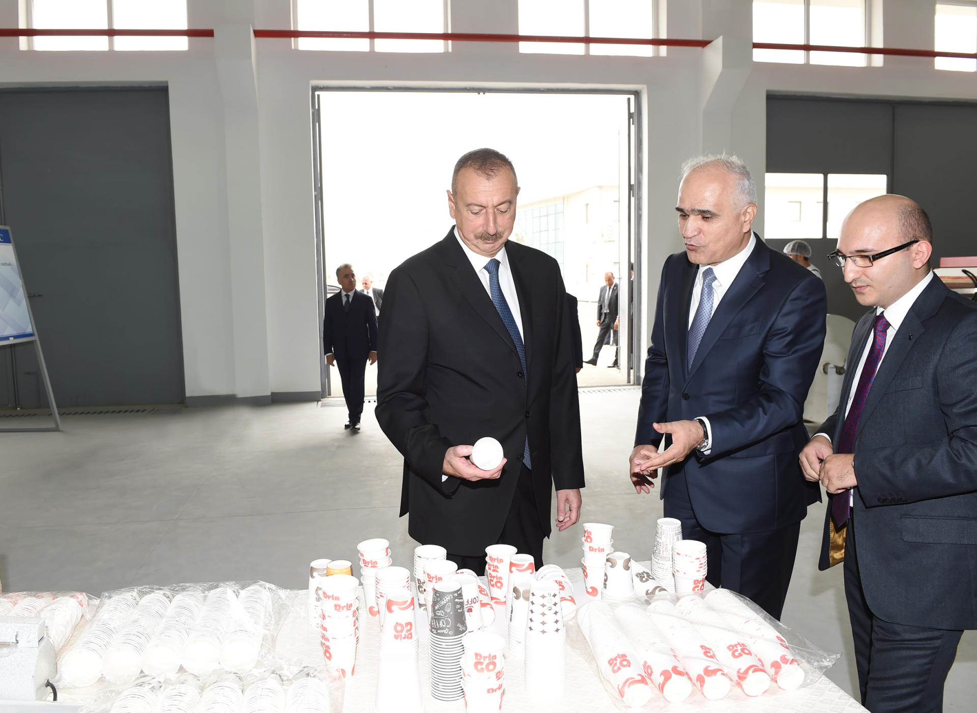 Prezident İlham Əliyev Neftçala Sənaye Məhəlləsinin açılışında iştirak edib (YENİLƏNİB) (FOTO)