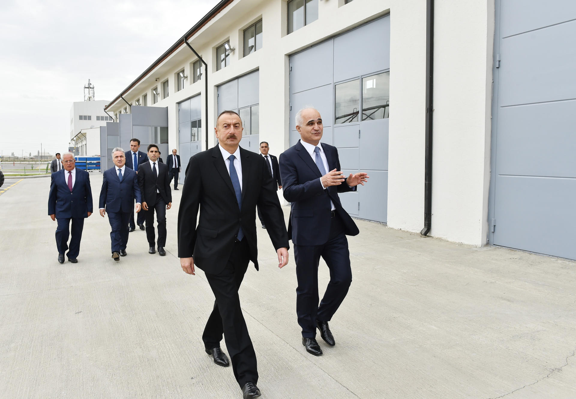 Prezident İlham Əliyev Neftçala Sənaye Məhəlləsinin açılışında iştirak edib (YENİLƏNİB) (FOTO)