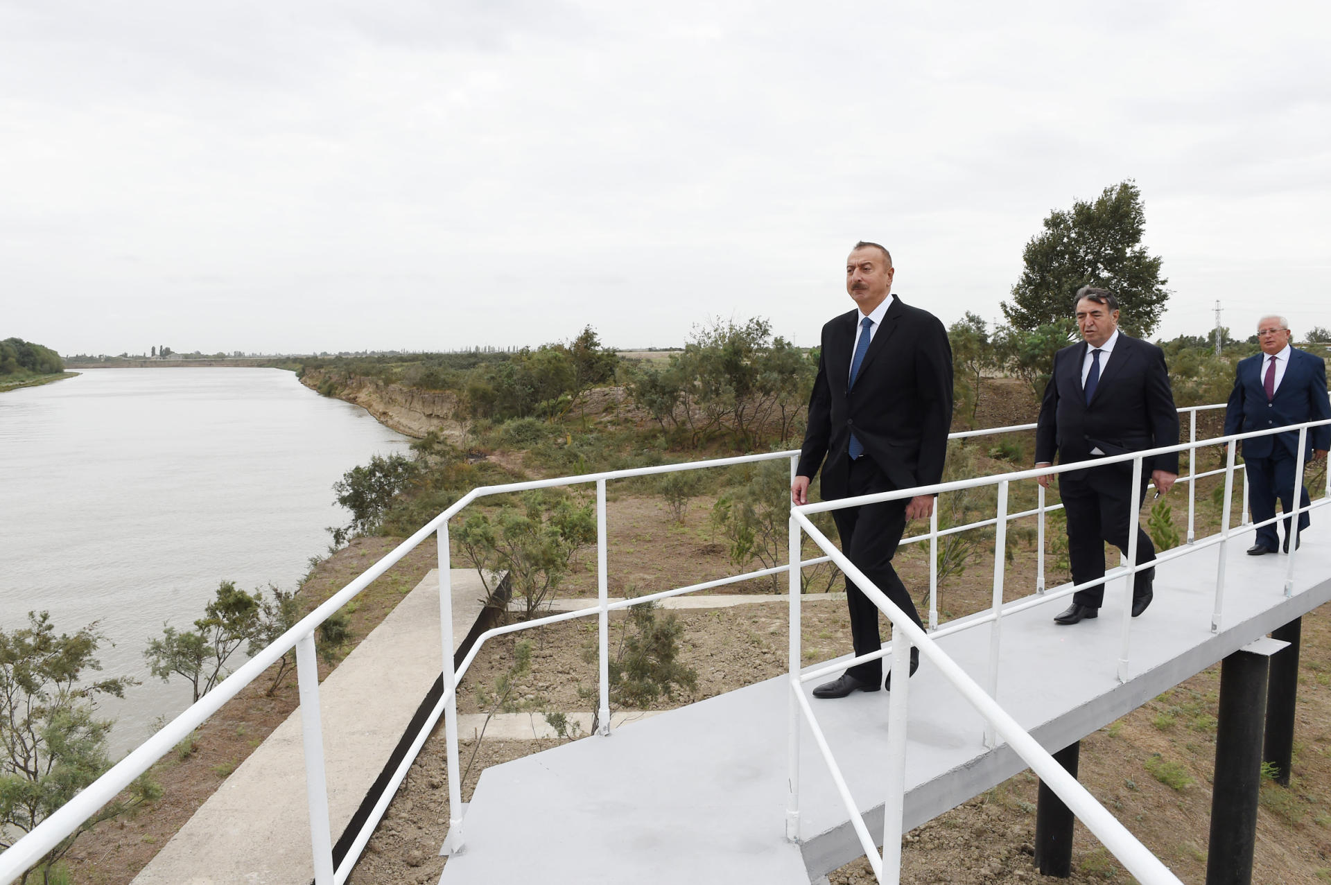 Prezident İlham Əliyev Neftçala rayonunun əkin sahələrinə suvarma suyunun verilməsi mərasimində iştirak edib (FOTO)