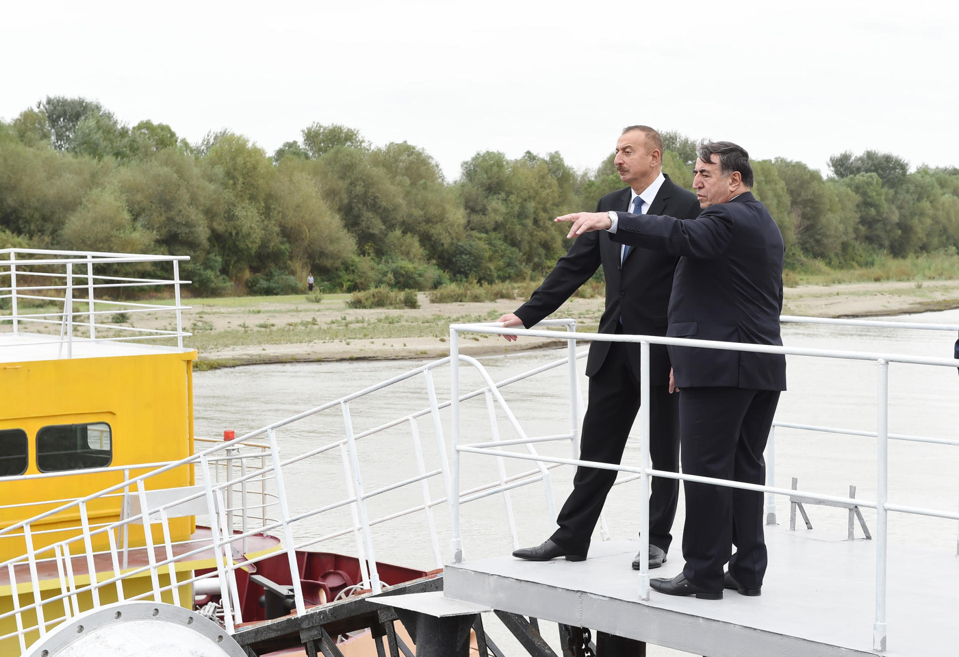 Prezident İlham Əliyev Neftçala rayonunun əkin sahələrinə suvarma suyunun verilməsi mərasimində iştirak edib (FOTO)