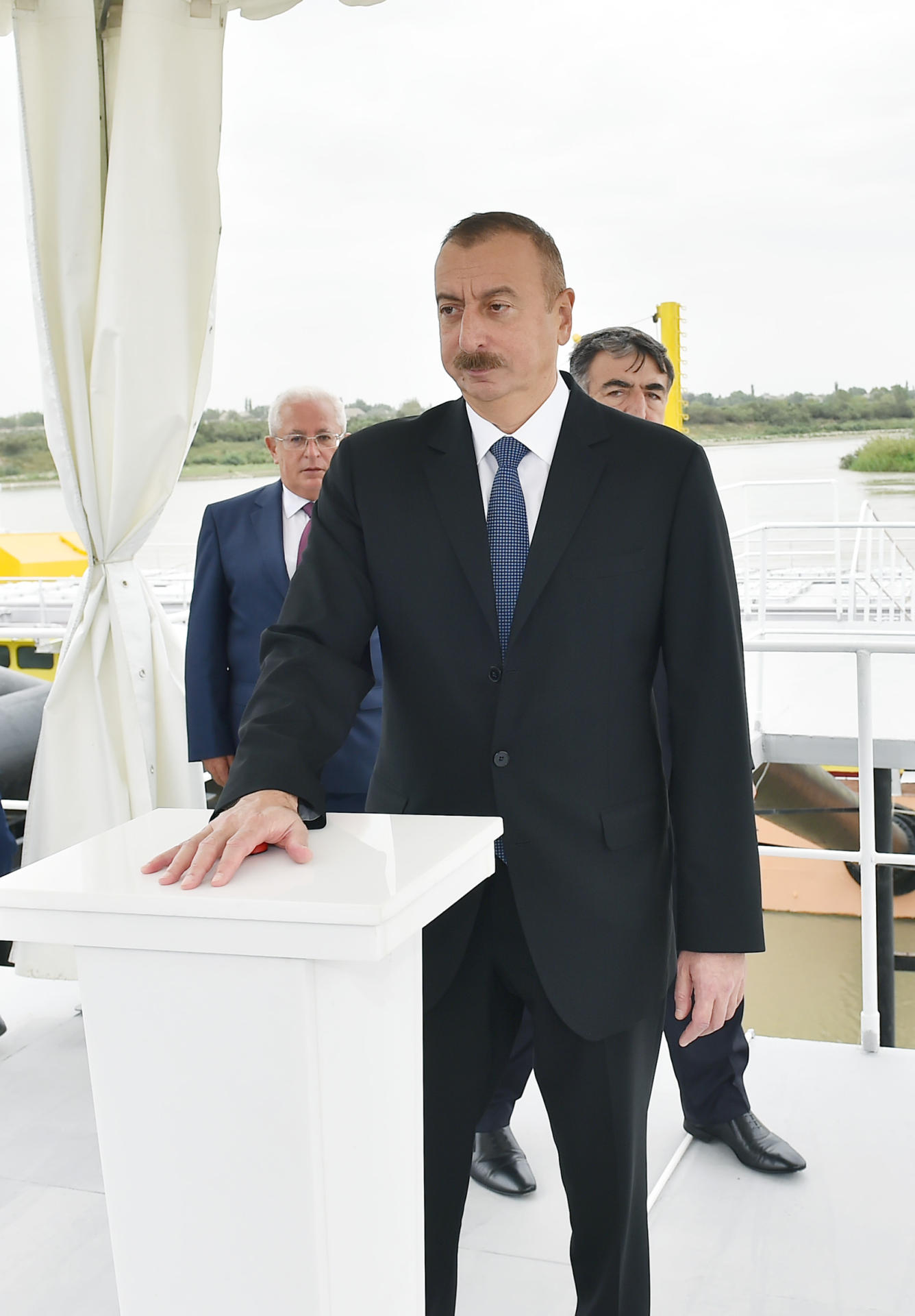 Prezident İlham Əliyev Neftçala rayonunun əkin sahələrinə suvarma suyunun verilməsi mərasimində iştirak edib (FOTO)