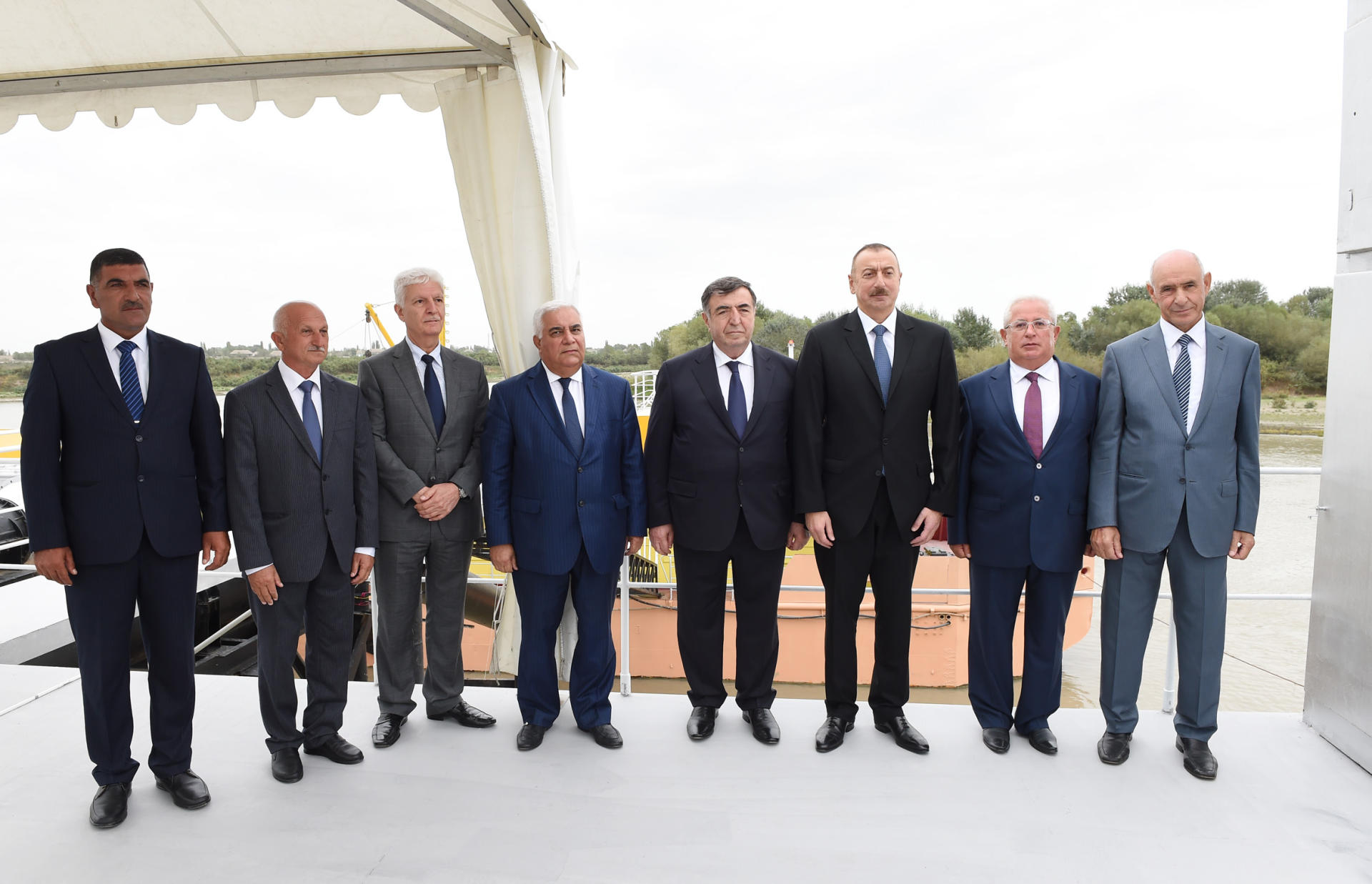 Prezident İlham Əliyev Neftçala rayonunun əkin sahələrinə suvarma suyunun verilməsi mərasimində iştirak edib (FOTO)