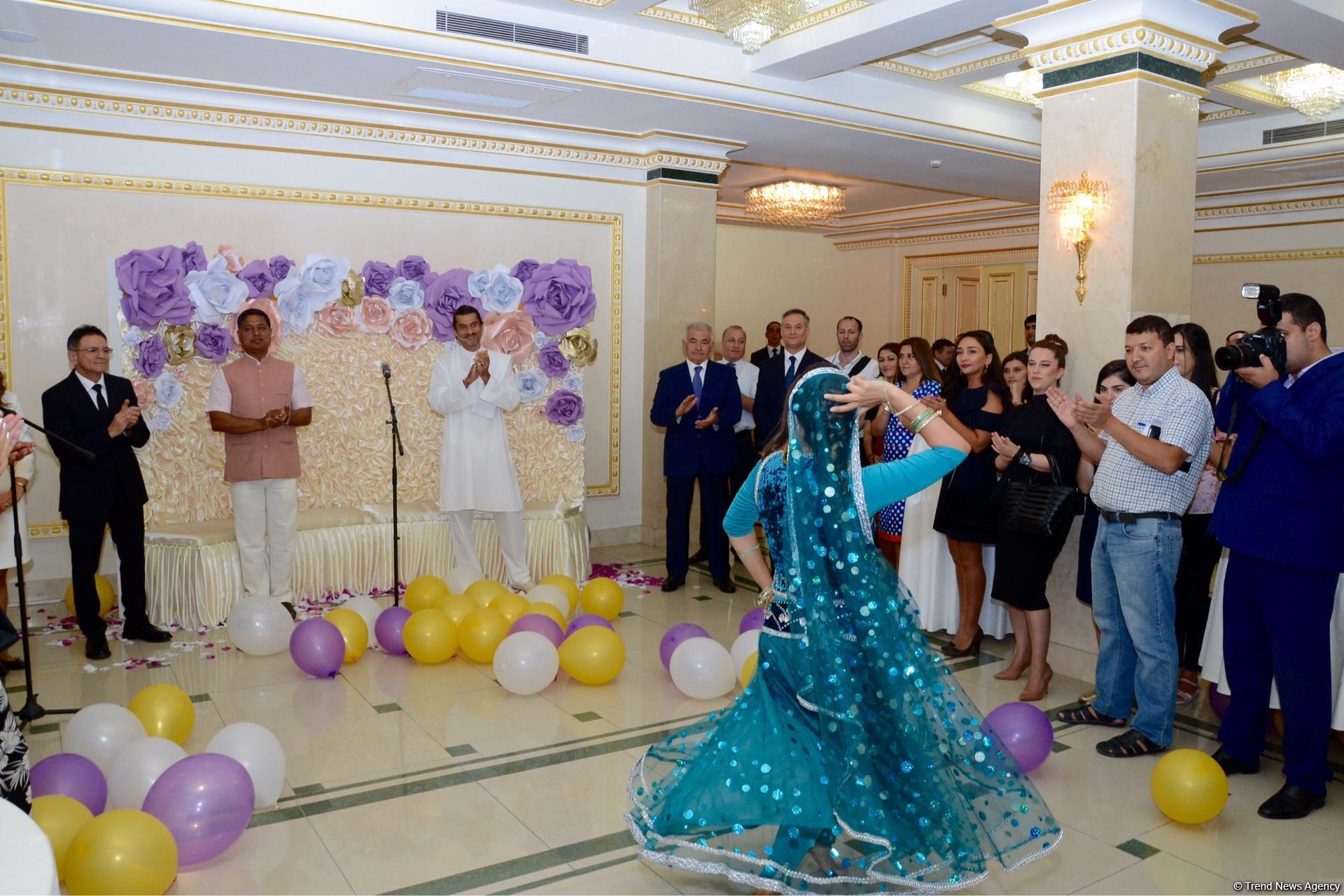 Bakıda “Klassik Yoqa Məktəbi” açılıb (FOTO)