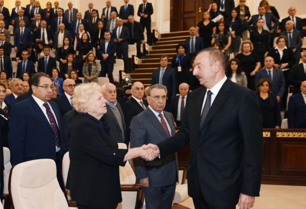 Prezident İlham Əliyev dünya şöhrətli alim Lütfi Zadə ilə vida mərasimində iştirak edib (FOTO) (YENİLƏNİB-2)