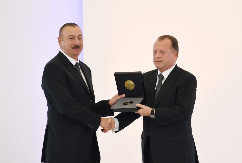 Prezident İlham Əliyevə Beynəlxalq Cüdo Federasiyasının ən yüksək mükafatı - qızıl medalı təqdim edilib (YENİLƏNİB-3) (FOTO)