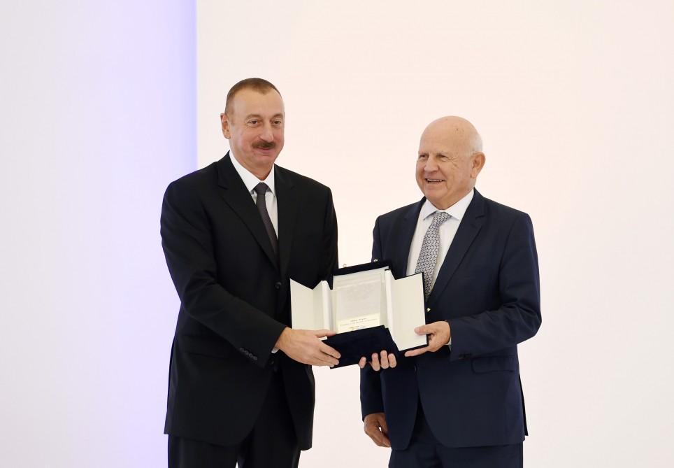 Prezident İlham Əliyevə Beynəlxalq Cüdo Federasiyasının ən yüksək mükafatı - qızıl medalı təqdim edilib (YENİLƏNİB-3) (FOTO)