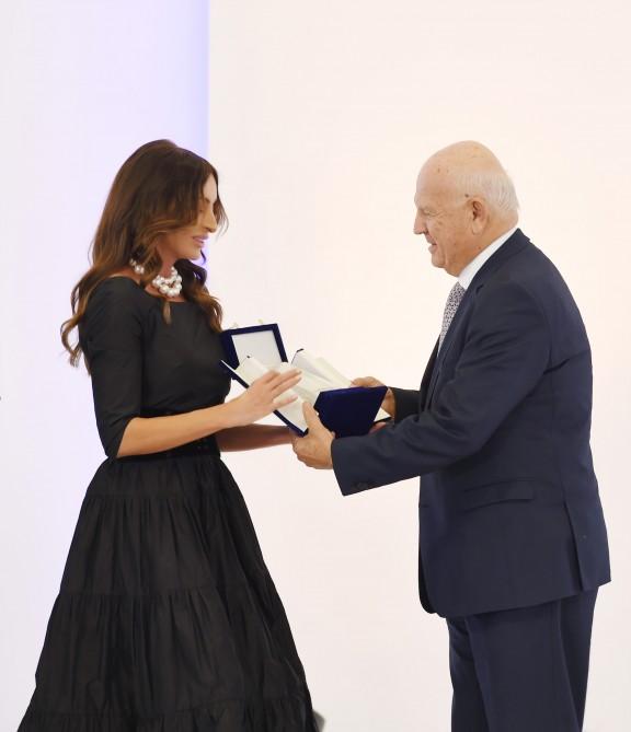 Prezident İlham Əliyevə Beynəlxalq Cüdo Federasiyasının ən yüksək mükafatı - qızıl medalı təqdim edilib (YENİLƏNİB-3) (FOTO)