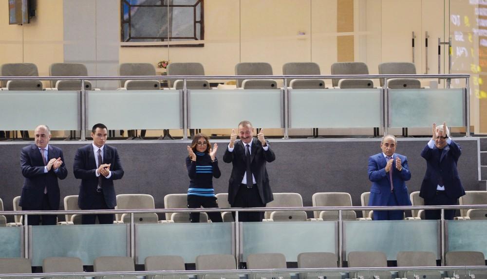 Prezident İlham Əliyev və birinci xanım Mehriban Əliyeva komandamızın oyununa baxıblar (FOTO)