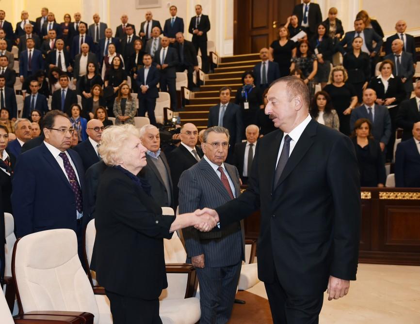 Prezident İlham Əliyev dünya şöhrətli alim Lütfi Zadə ilə vida mərasimində iştirak edib (FOTO) (YENİLƏNİB-2)