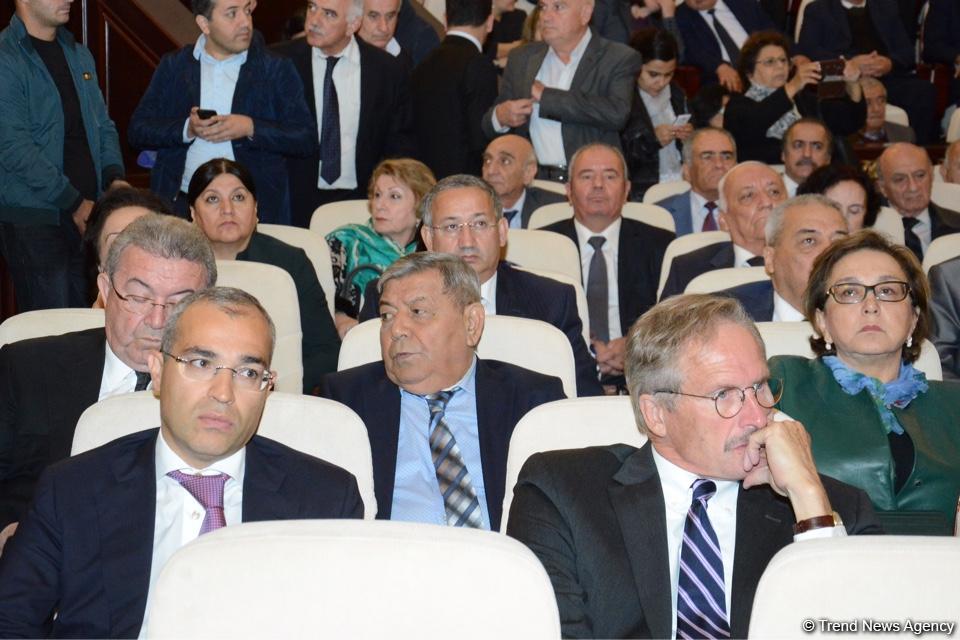 Lütfi Zadə ilə vida mərasimi keçirilib (FOTO)