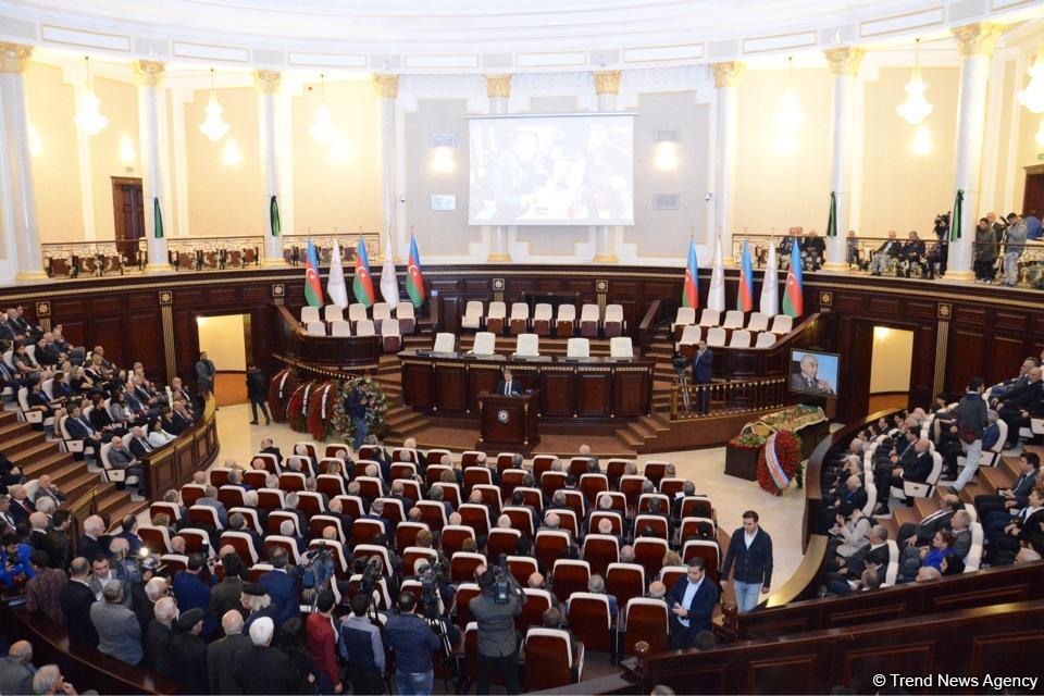 Lütfi Zadə ilə vida mərasimi keçirilib (FOTO)