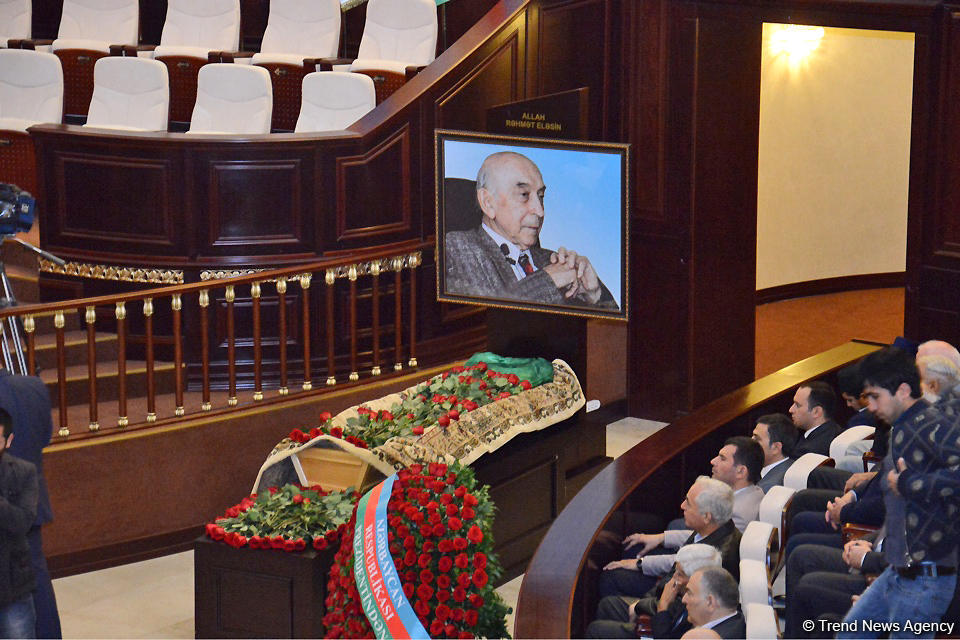 Lütfi Zadə ilə vida mərasimi keçirilib (FOTO)