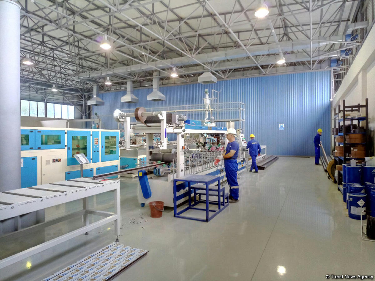 Bakıda plastik qapı-pəncərə istehsalı zavodu fəaliyyətə başlayıb (FOTO)
