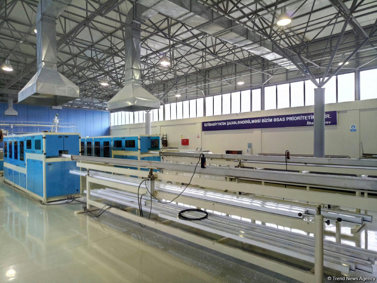 Bakıda plastik qapı-pəncərə istehsalı zavodu fəaliyyətə başlayıb (FOTO)