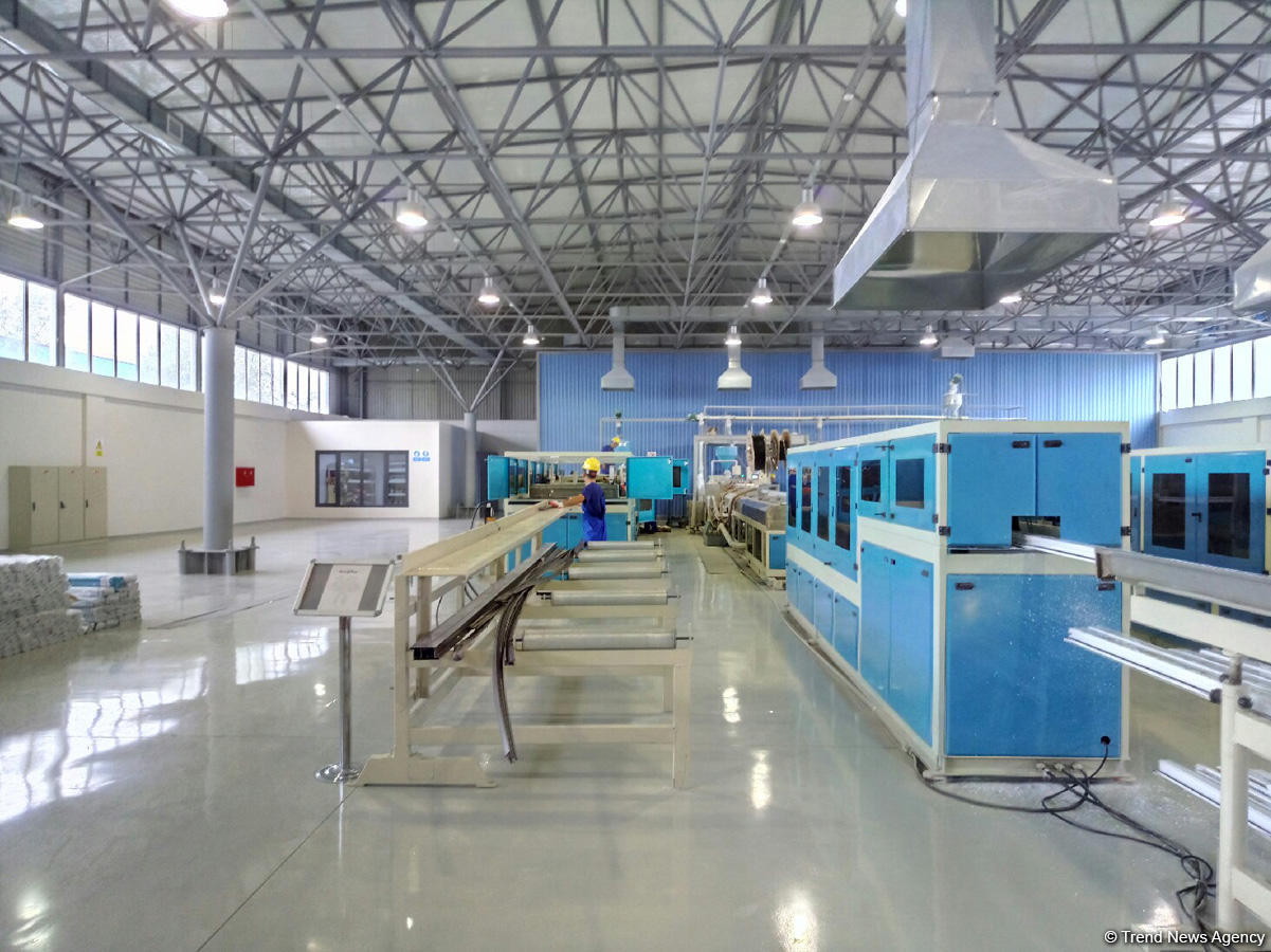 Bakıda plastik qapı-pəncərə istehsalı zavodu fəaliyyətə başlayıb (FOTO)