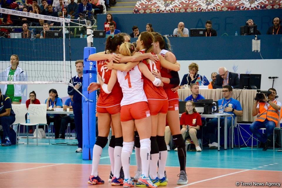 Voleybol millimiz Avropa Çemionatında növbəti oyununu keçirib (FOTOREPORTAJ)