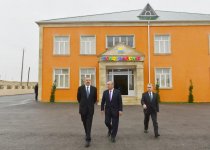 Prezident İlham Əliyev Qobustanda yeni tikilmiş 100 yerlik uşaq bağçasının açılışında iştirak edib (YENİLƏNİB) (FOTO)