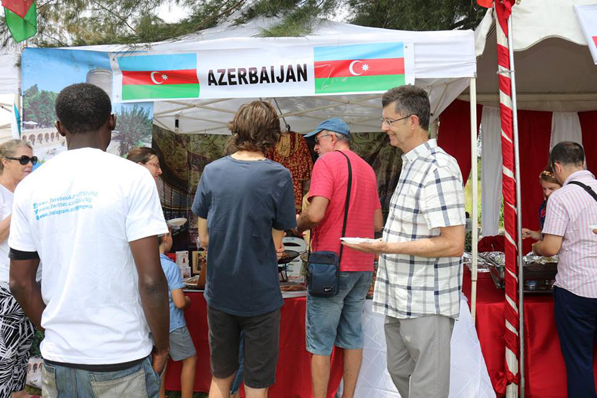 Azərbaycan Milli Geyim Mərkəzinin libasları Nigeriyada təqdim olunub (FOTO)