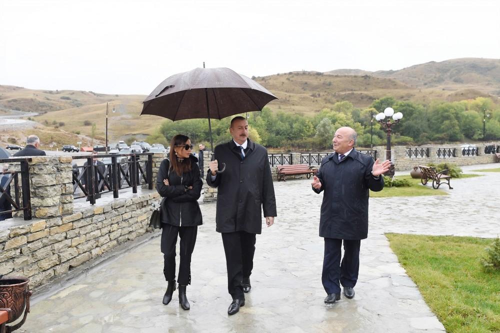 Prezident İlham Əliyev və xanımı Şamaxının Dəmirçi kəndində görülən işlərlə tanış olub (FOTO)