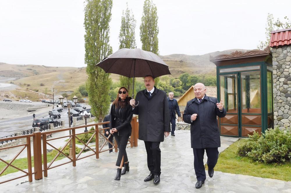Prezident İlham Əliyev və xanımı Şamaxının Dəmirçi kəndində görülən işlərlə tanış olub (FOTO)