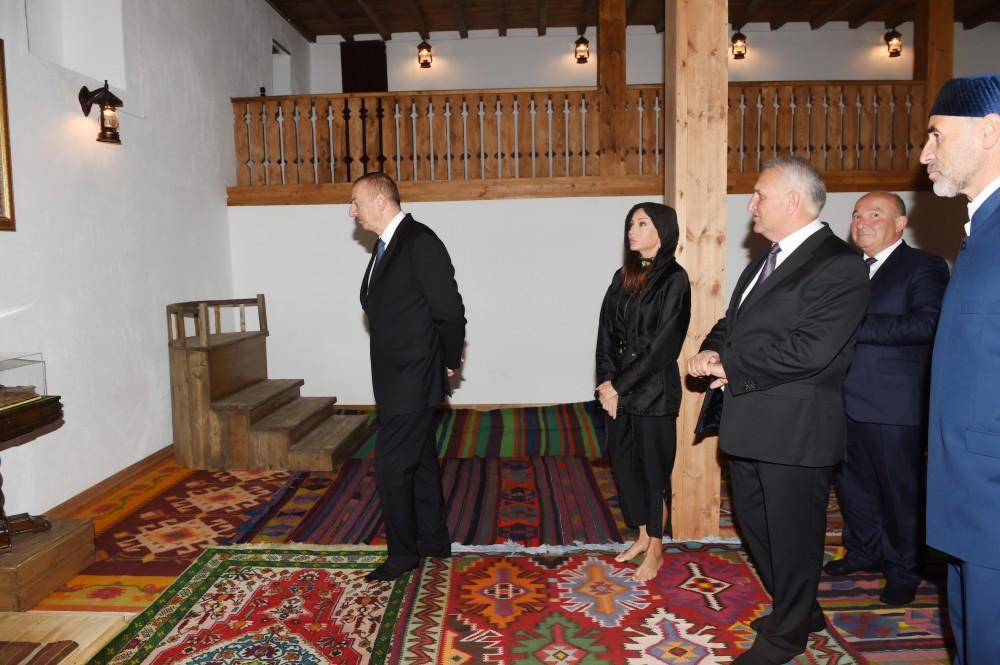 Prezident İlham Əliyev və xanımı Şamaxının Dəmirçi kəndində görülən işlərlə tanış olub (FOTO)
