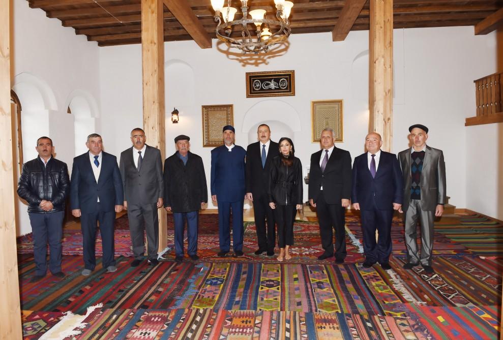 Prezident İlham Əliyev və xanımı Şamaxının Dəmirçi kəndində görülən işlərlə tanış olub (FOTO)