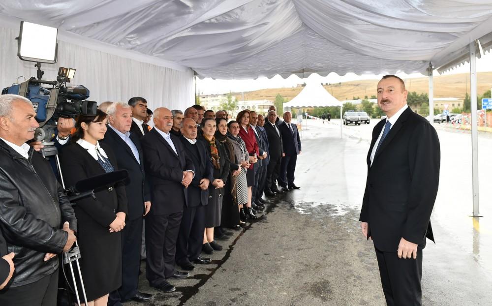 Prezident İlham Əliyev Şamaxı-Çöl Göylər-Padar avtomobil yolunun açılışında iştirak edib (YENİLƏNİB) (FOTO)