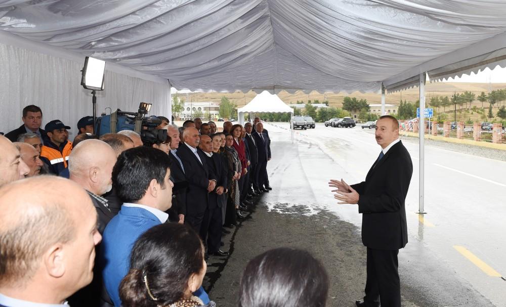 Prezident İlham Əliyev Şamaxı-Çöl Göylər-Padar avtomobil yolunun açılışında iştirak edib (YENİLƏNİB) (FOTO)