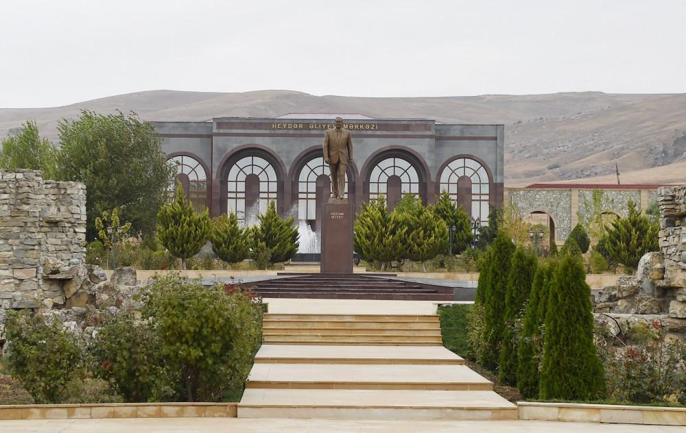 Prezident İlham Əliyev Qobustan rayonuna səfərə gəlib (FOTO)