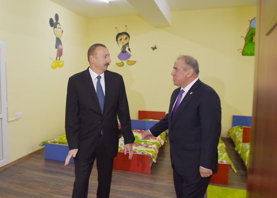Prezident İlham Əliyev Qobustanda yeni tikilmiş 100 yerlik uşaq bağçasının açılışında iştirak edib (YENİLƏNİB) (FOTO)