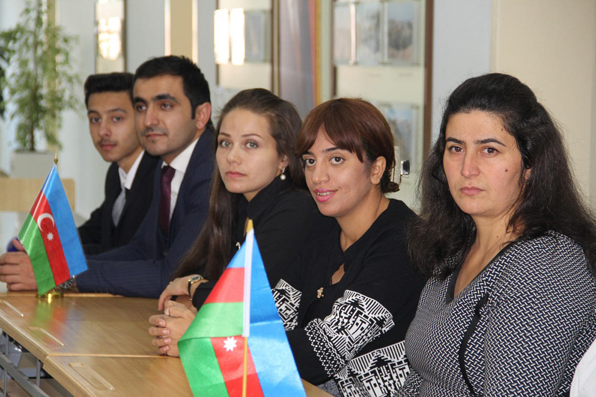 Bilik Fondu Cocuq Mərcanlıda müəllimləri təbrik edib (FOTO)