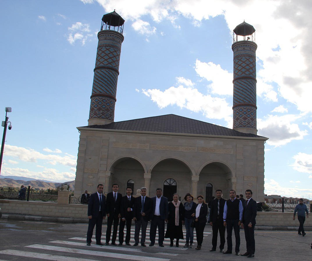 Bilik Fondu Cocuq Mərcanlıda müəllimləri təbrik edib (FOTO)