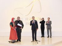 Mehriban Əliyeva Aleksandr Vasilyev Fondunun kolleksiyasından ibarət "Modernizm və moda" sərgisinin açılışında iştirak edib (FOTO)
