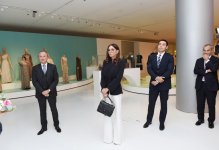 Mehriban Əliyeva Aleksandr Vasilyev Fondunun kolleksiyasından ibarət "Modernizm və moda" sərgisinin açılışında iştirak edib (FOTO)