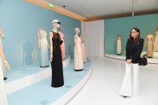 Mehriban Əliyeva Aleksandr Vasilyev Fondunun kolleksiyasından ibarət "Modernizm və moda" sərgisinin açılışında iştirak edib (FOTO)