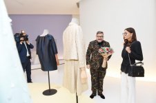 Mehriban Əliyeva Aleksandr Vasilyev Fondunun kolleksiyasından ibarət "Modernizm və moda" sərgisinin açılışında iştirak edib (FOTO)