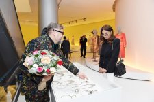Mehriban Əliyeva Aleksandr Vasilyev Fondunun kolleksiyasından ibarət "Modernizm və moda" sərgisinin açılışında iştirak edib (FOTO)