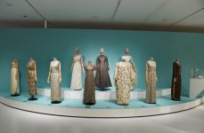 Mehriban Əliyeva Aleksandr Vasilyev Fondunun kolleksiyasından ibarət "Modernizm və moda" sərgisinin açılışında iştirak edib (FOTO)