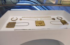 Mehriban Əliyeva Aleksandr Vasilyev Fondunun kolleksiyasından ibarət "Modernizm və moda" sərgisinin açılışında iştirak edib (FOTO)
