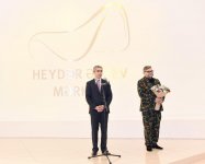 Mehriban Əliyeva Aleksandr Vasilyev Fondunun kolleksiyasından ibarət "Modernizm və moda" sərgisinin açılışında iştirak edib (FOTO)